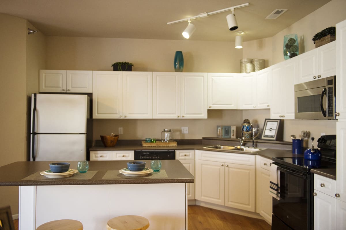 Hearthstone Apartments & Townhomes Apartments in Apple Valley, MN