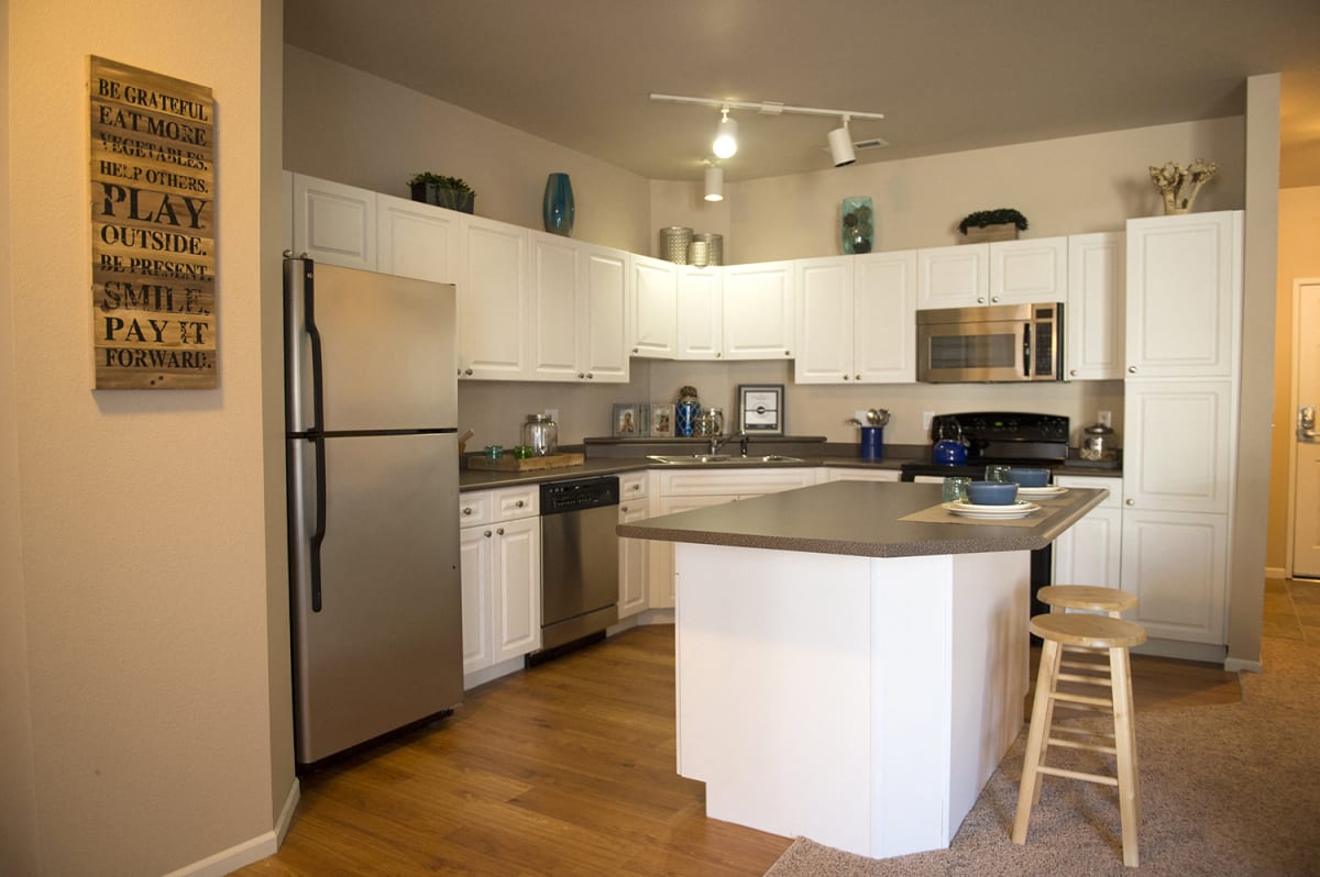 Hearthstone Apartments & Townhomes Apartments in Apple Valley, MN