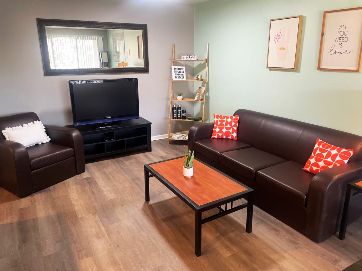 Photos and Video of Campus Hill Apartments in Okemos MI