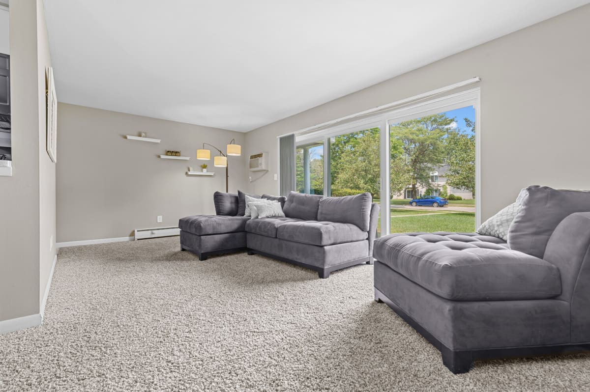 Apartments for Rent in Livonia, MI | Apple Ridge Apartments