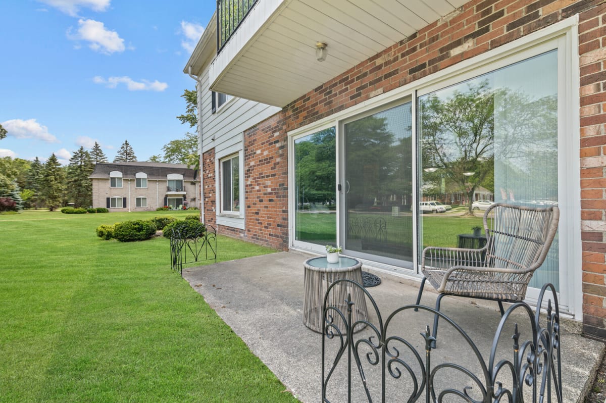 Apartments for Rent in Livonia, MI | Apple Ridge Apartments