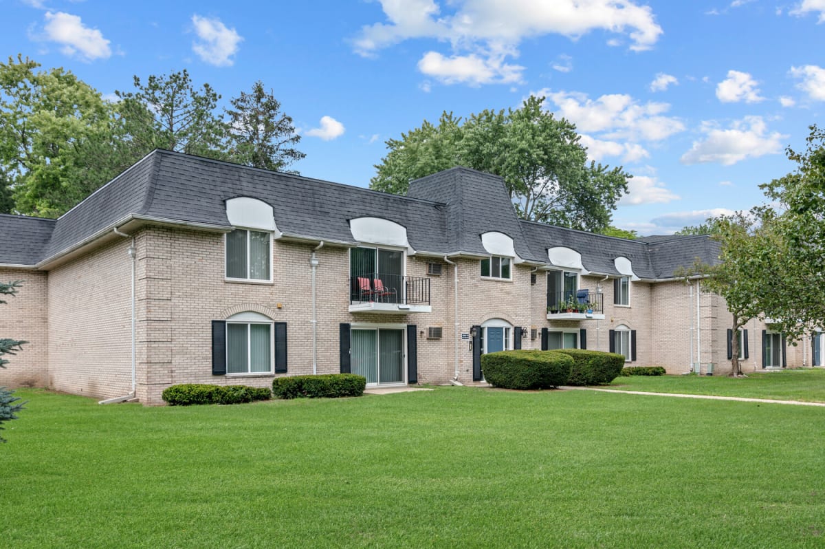 Apartments for Rent in Livonia, MI | Apple Ridge Apartments