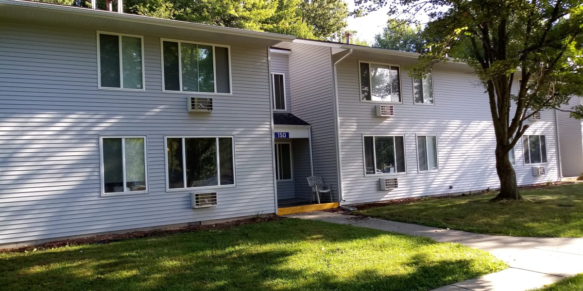 Photos and Video of ARBOR GLEN APARTMENTS in St. Charles, MI