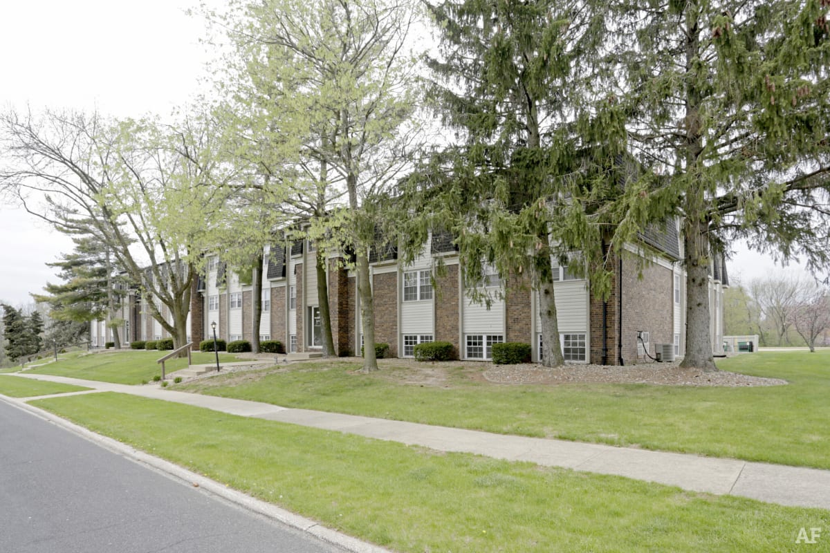 Photos and Video of Hillcrest Apartments in Peoria, IL