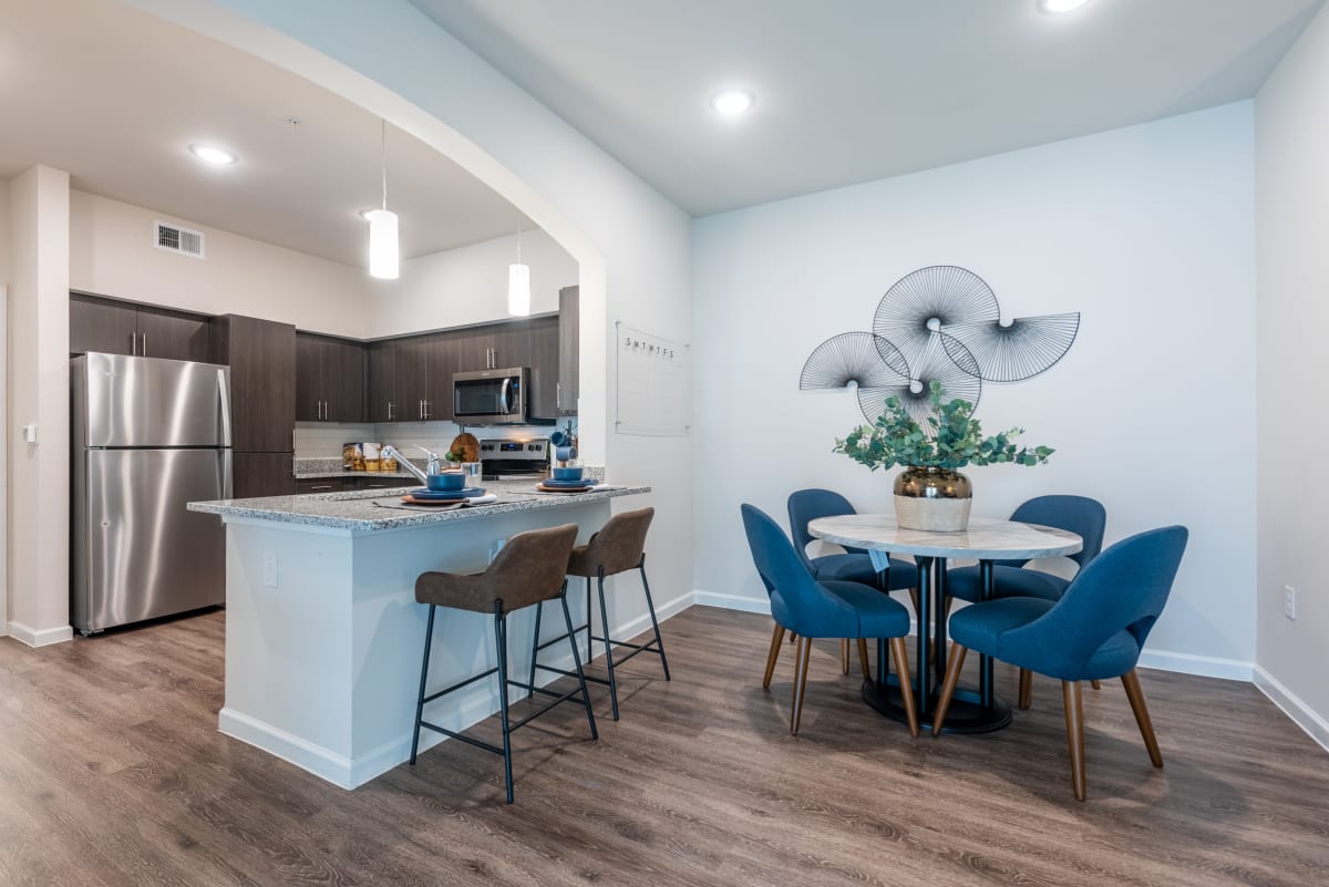 A closer look at Spacious Luxury Apartments In Green Neighborhood