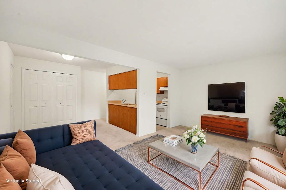 APT-016　ベジット Apartments for Rent in Batavia | Eastgate Woods Apartments