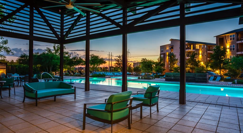 Apartments & Townhomes for Rent in Lewisville, TX Discovery at The Realm