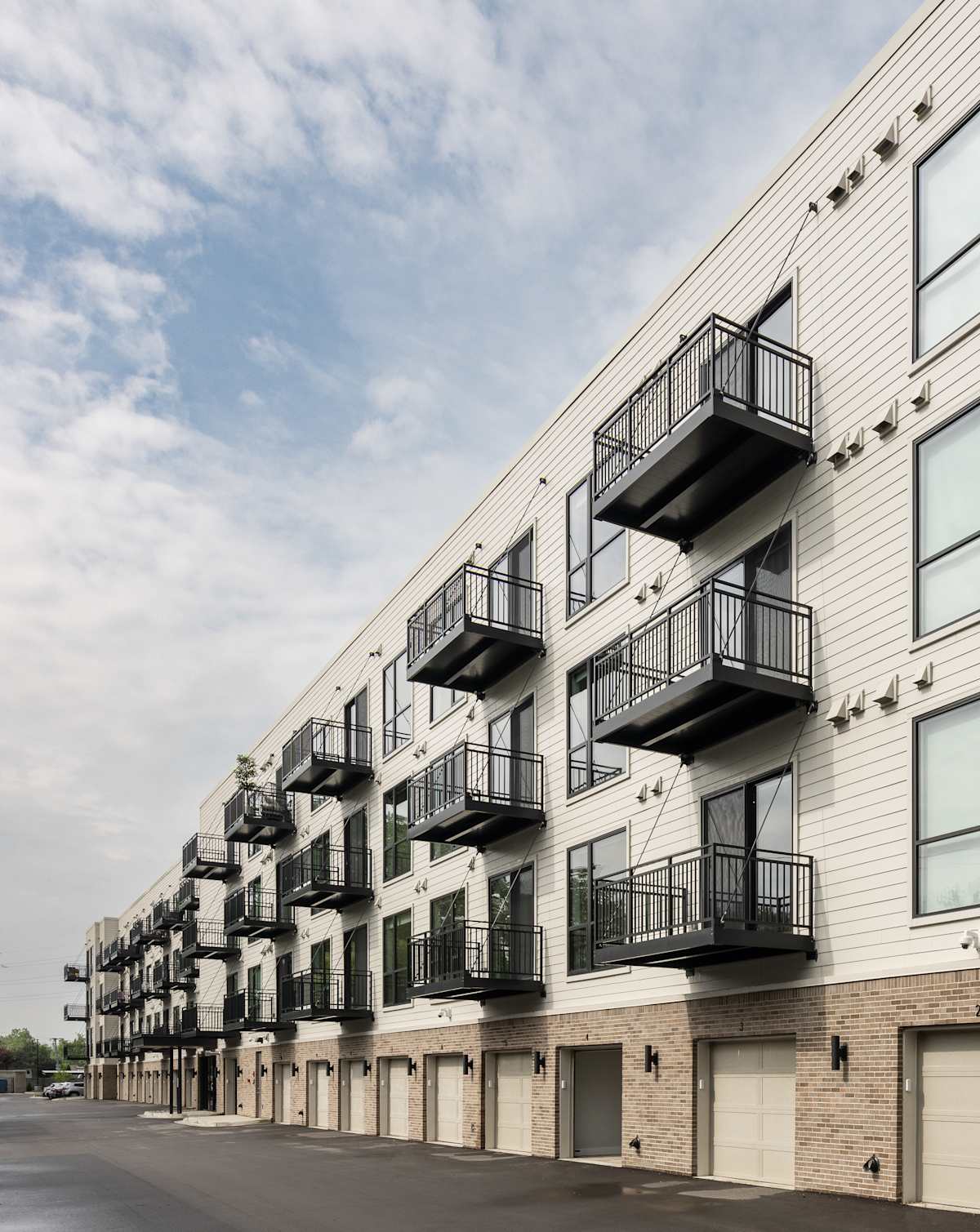 Apartments for Rent in Ferndale, MI | Flats at Iron Ridge