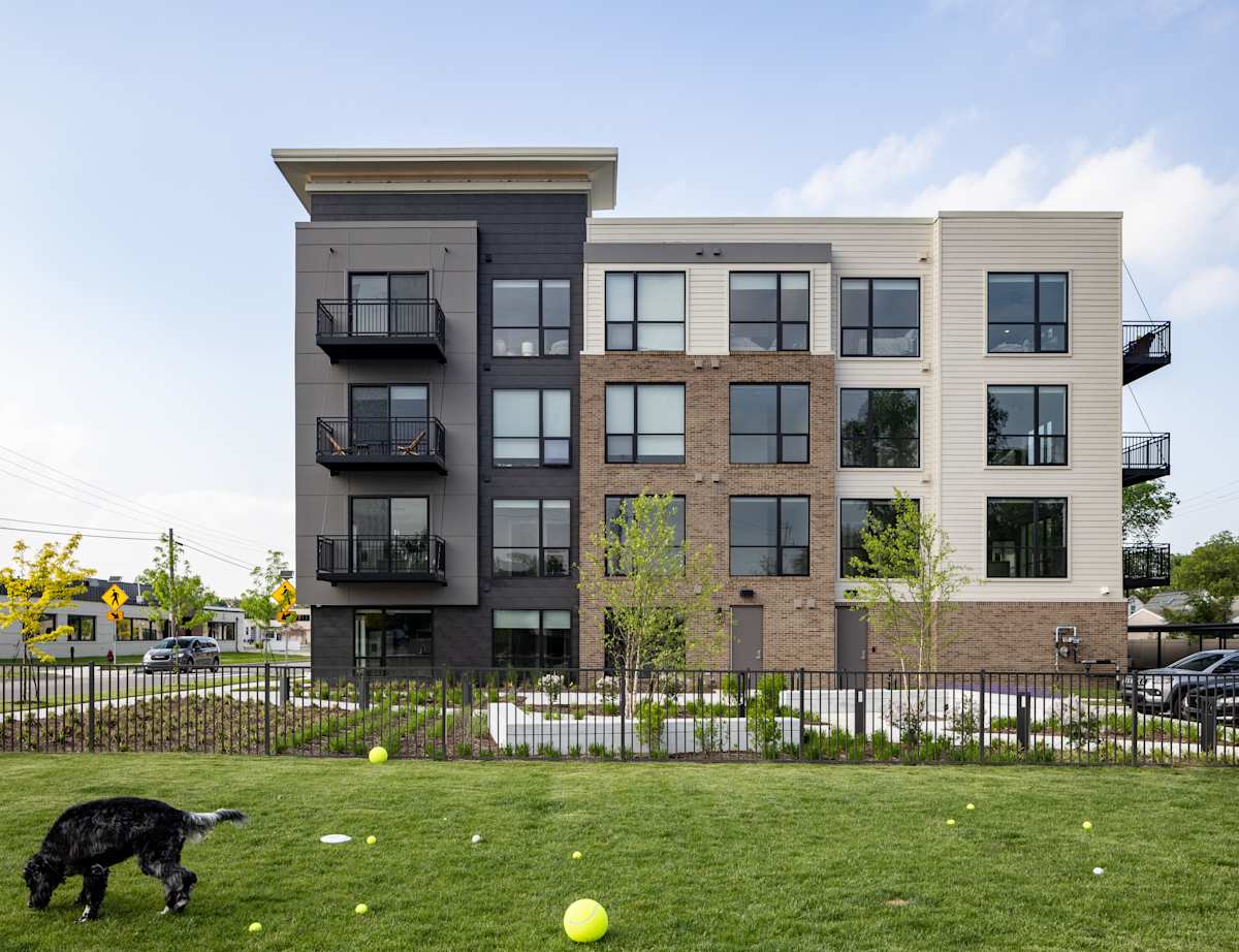 Apartments for Rent in Ferndale, MI | Flats at Iron Ridge