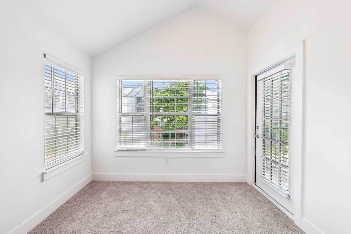 Wesley St. Claire Apartments sunroom interior - Lawrenceville, GA