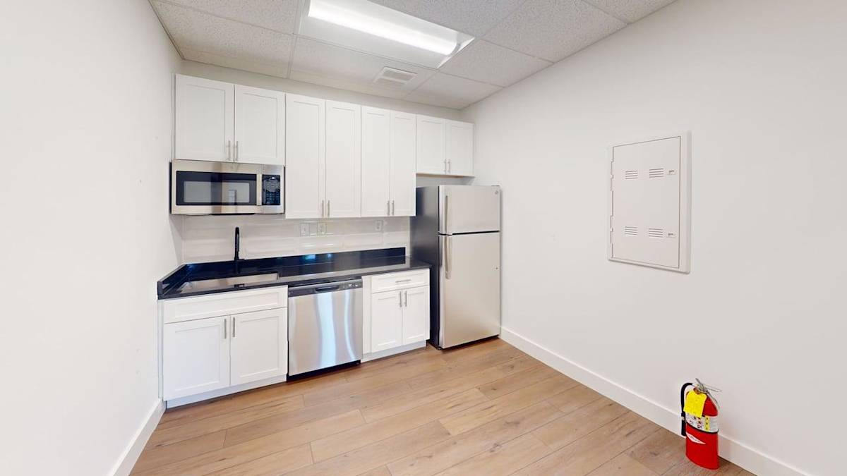 1010 Huntcliff suite kitchenette photo - Atlanta, GA