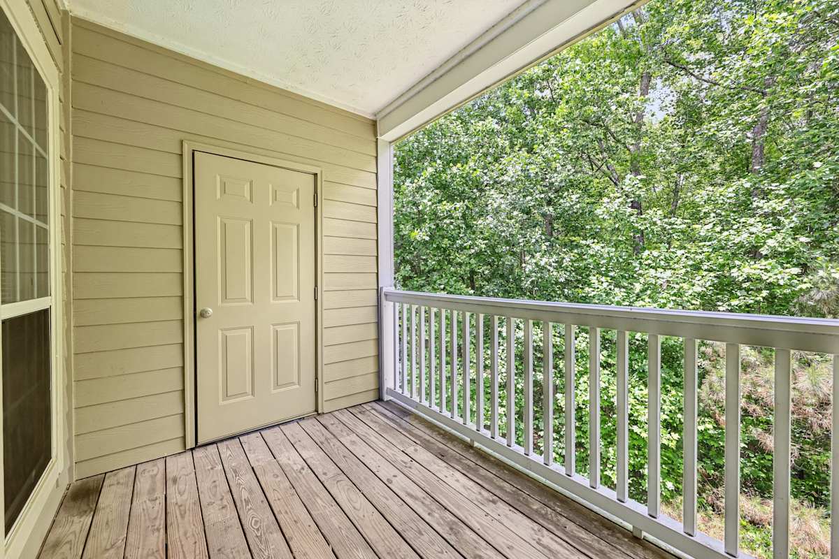 Wesley Providence Apartments at Stonecrest exterior courtyard - Stonecrest, GA