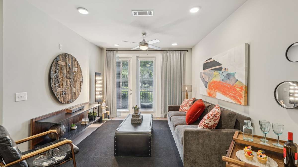 915 Glenwood Apartments open-concept living and kitchen - Atlanta, GA