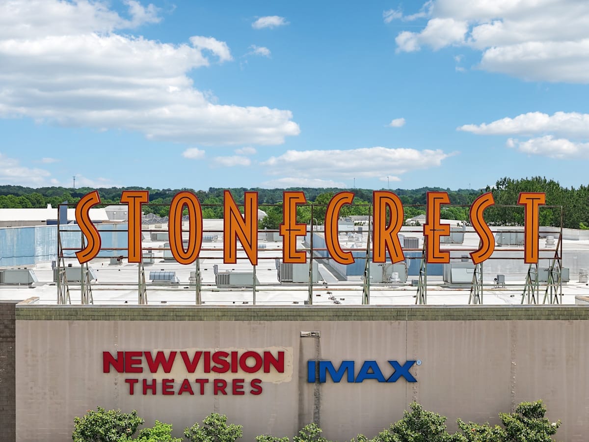 Wesley Stonecrest Apartments at Lithonia nearby dining and retail area - Stonecrest, GA