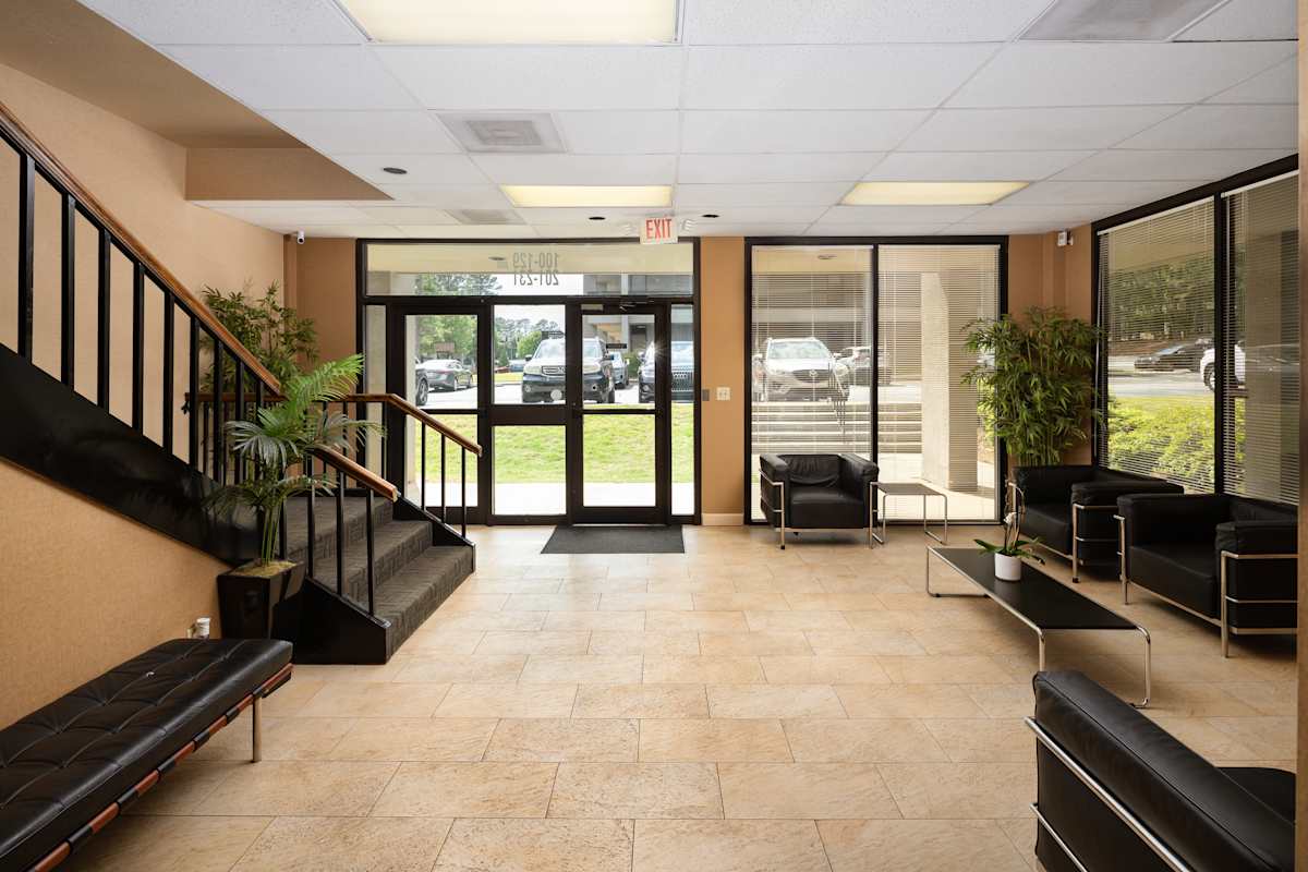 Glenridge 400 interior hallway - Atlanta, GA