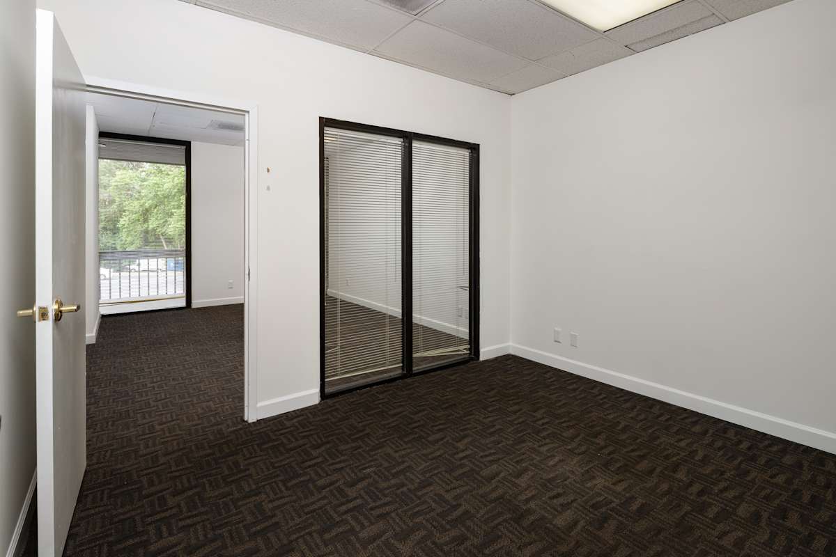 Glenridge 400 interior room - Atlanta, GA