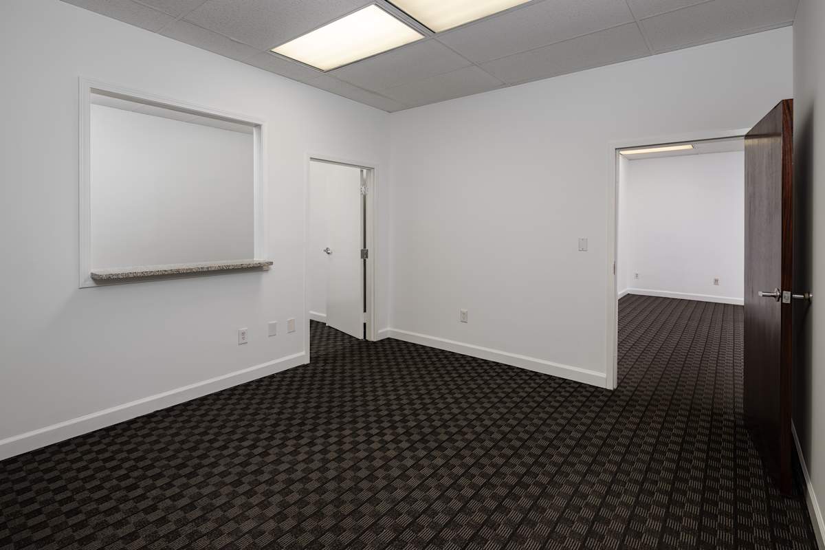 Glenridge 400 interior room - Atlanta, GA