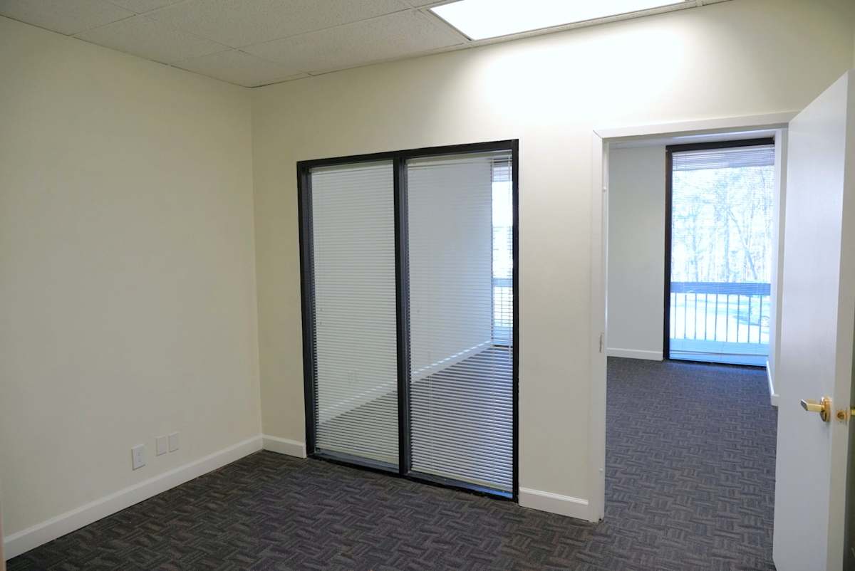 Glenridge 400 multi-room suite photo - Atlanta, GA