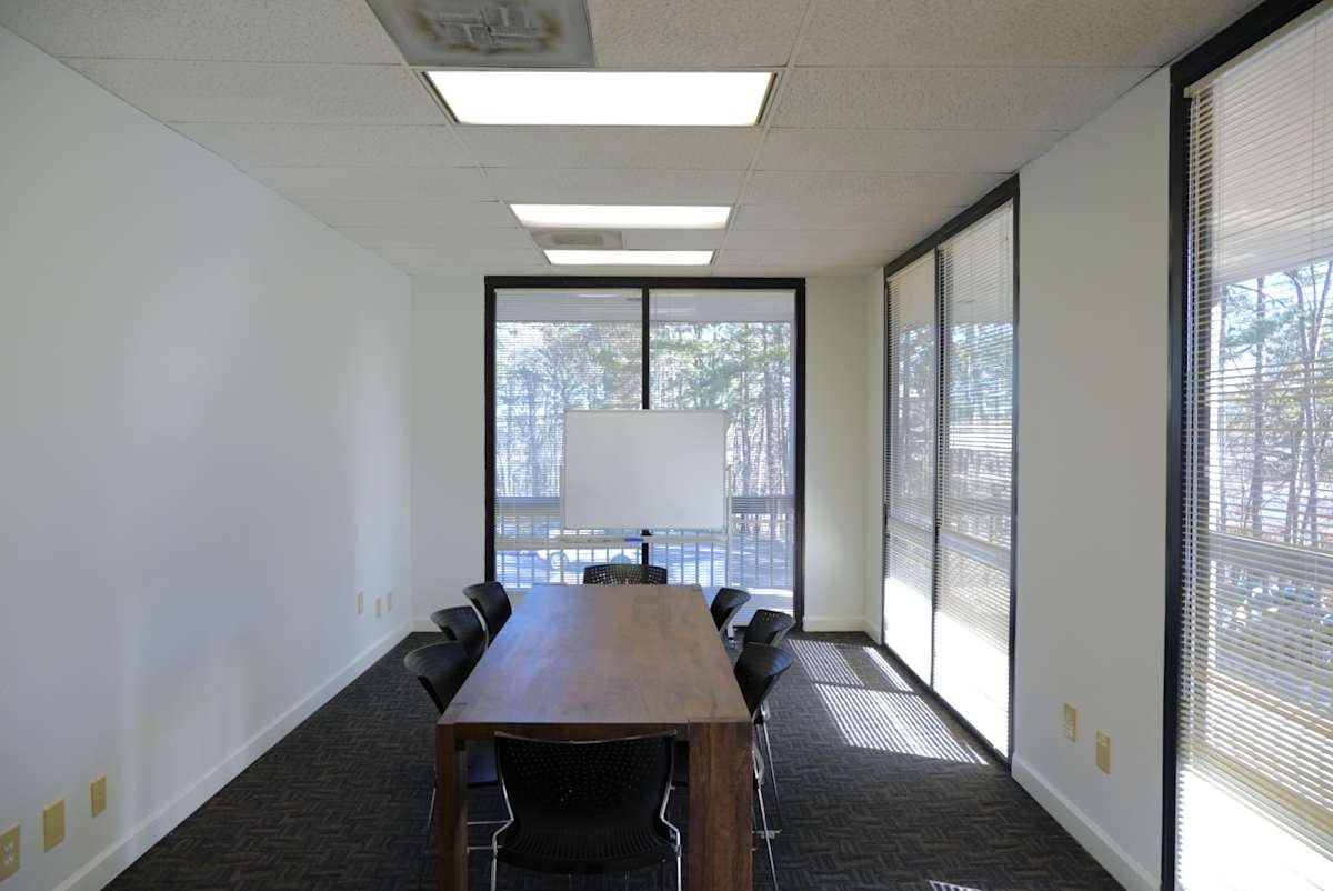 Glenridge 400 private office suite photo - Atlanta, GA