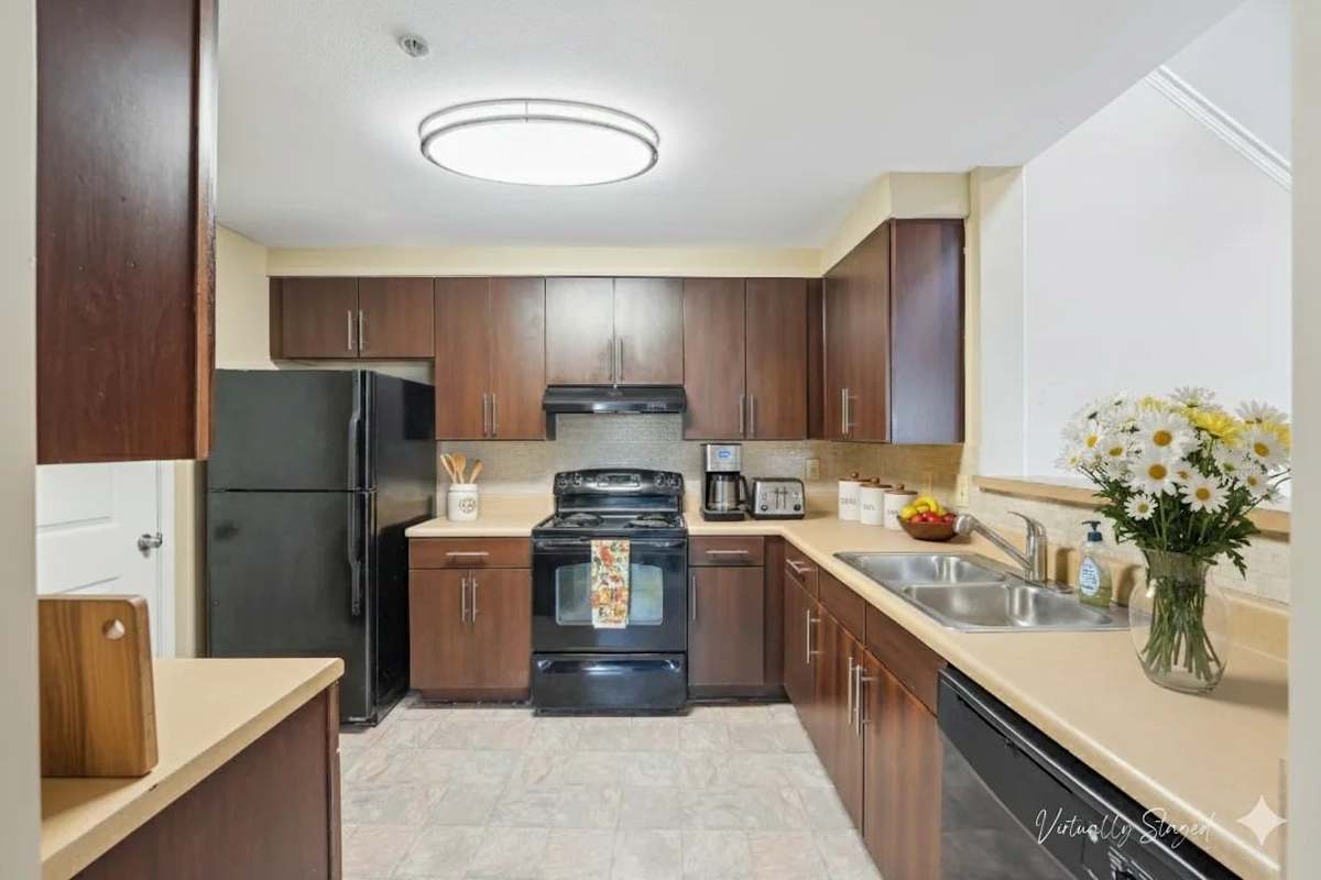 Stillwood Farms Apartments at Newnan staged interior photo - Newnan, GA