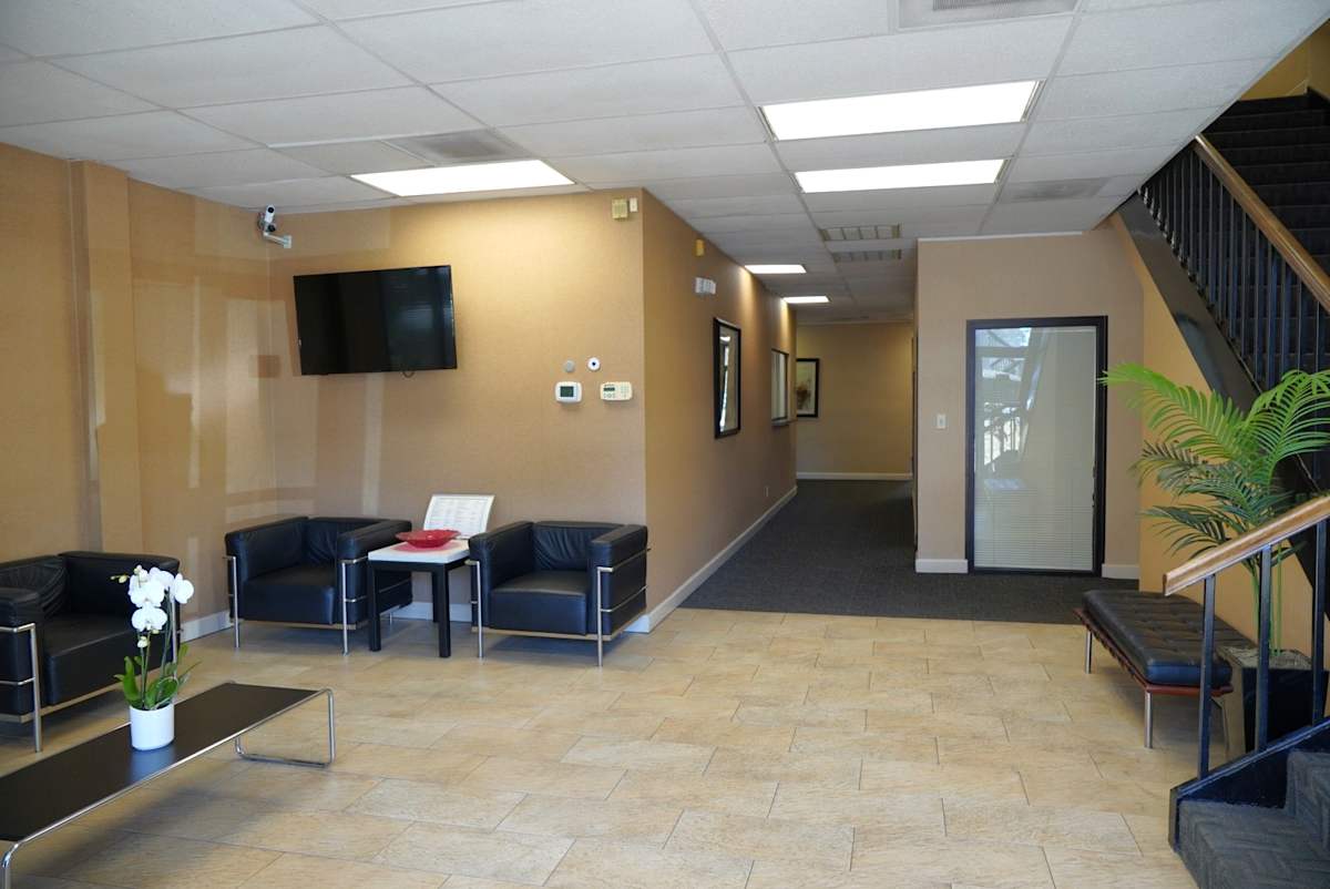 Glenridge 400 common area photo - Atlanta, GA