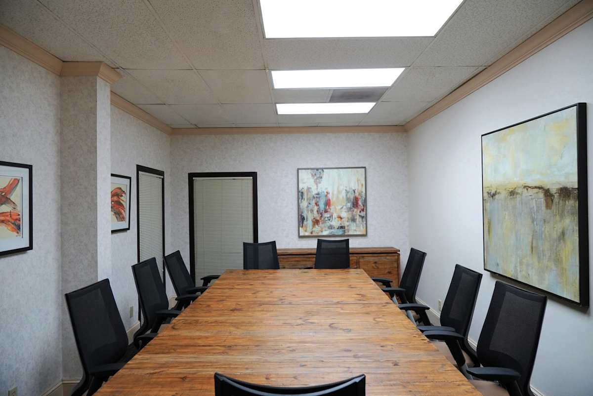 Glenridge 400 office corridor photo - Atlanta, GA