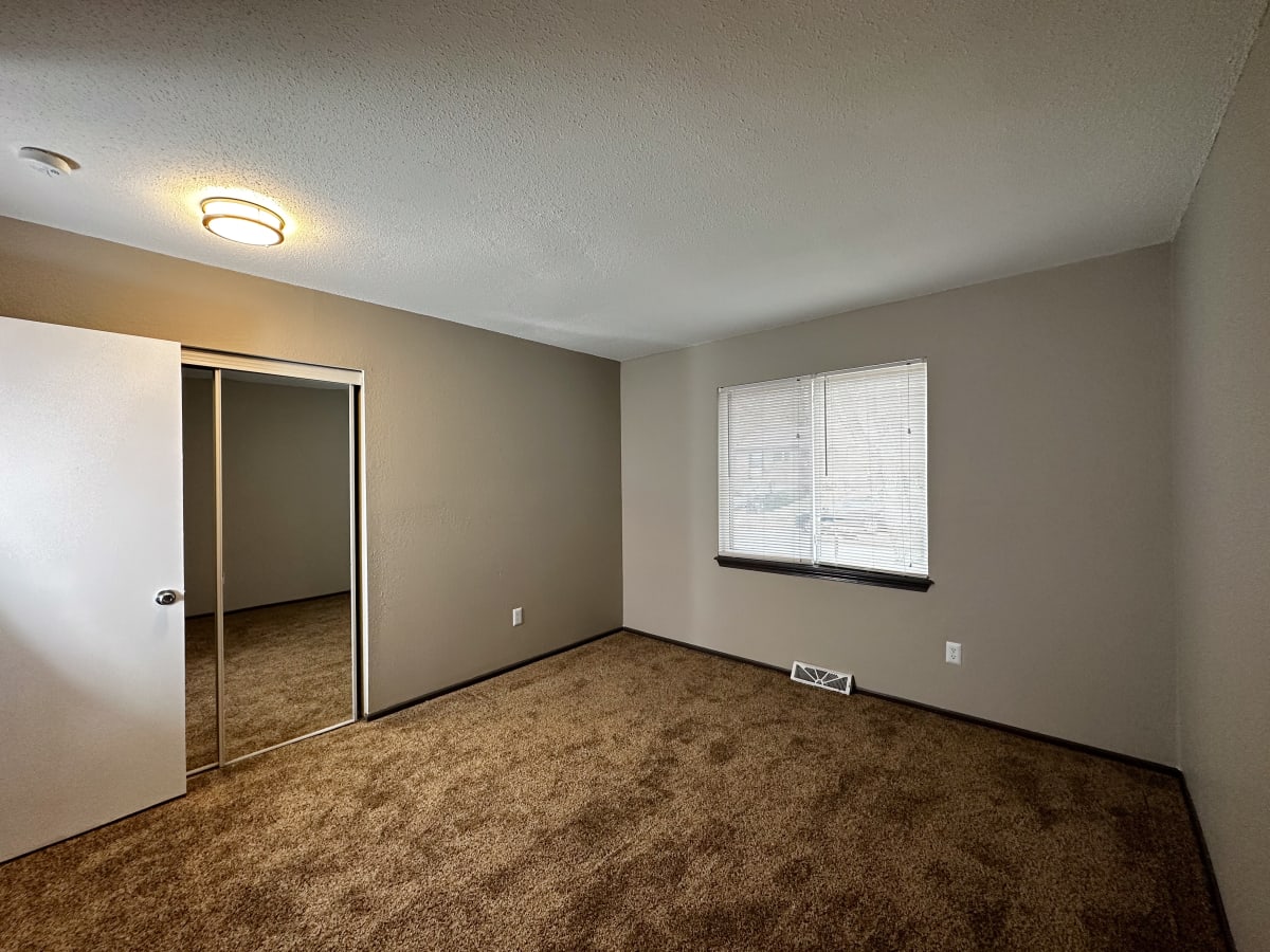 Photos and Video of Kingsridge East Apartments in Blue Springs, MO