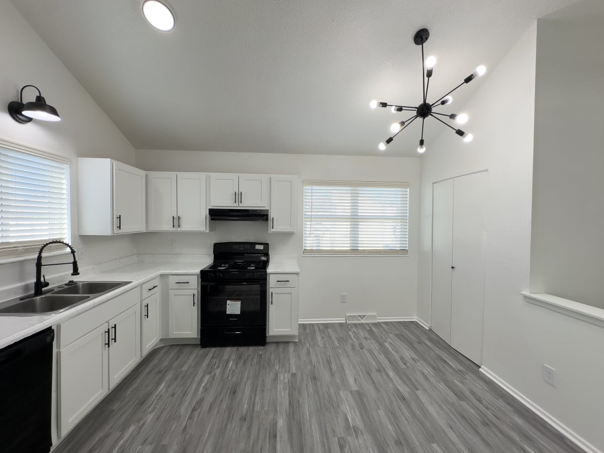 Photos and Video of Kingsridge East Apartments in Blue Springs, MO
