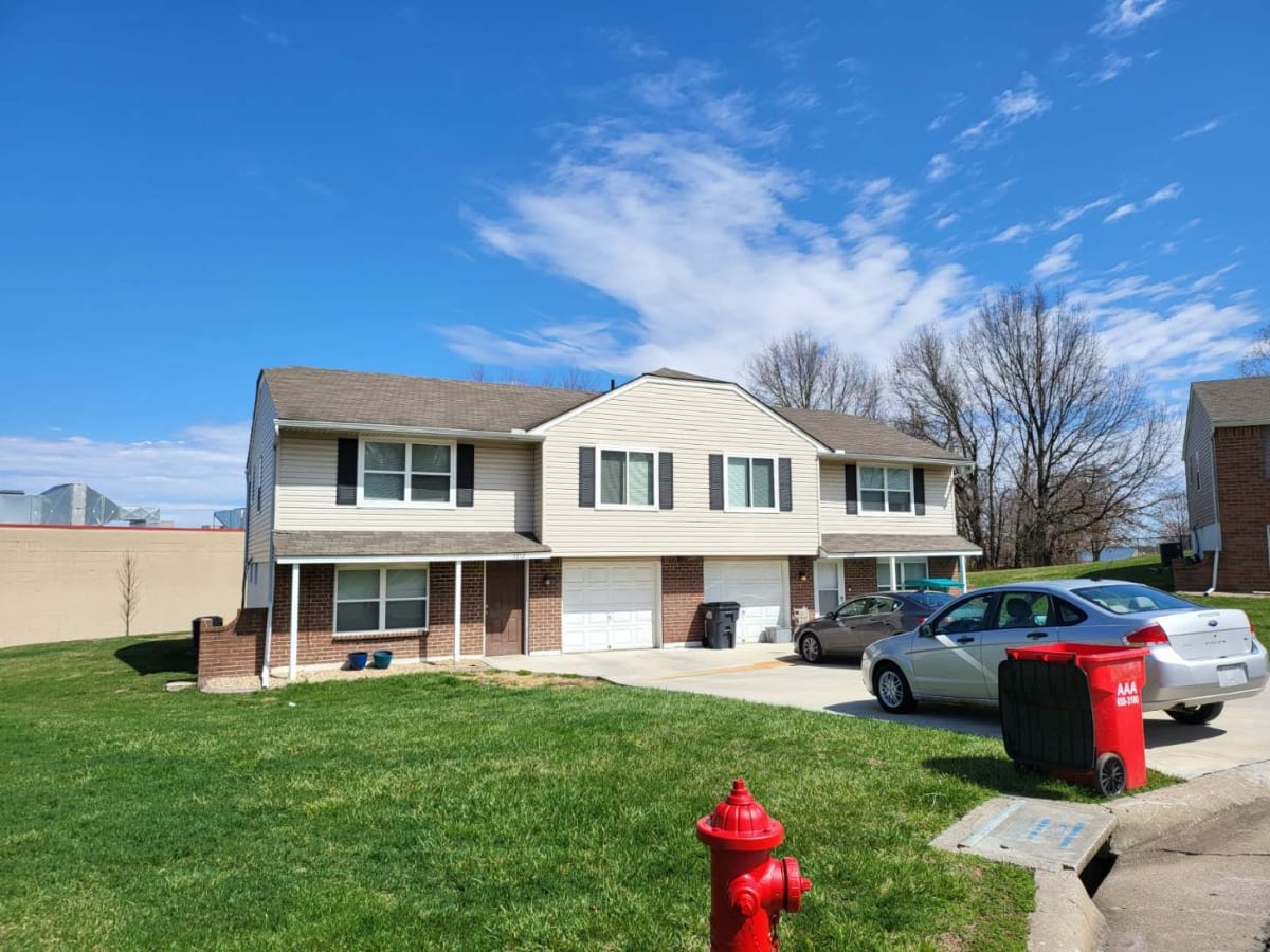 Photos and Video of Kingsridge East Apartments in Blue Springs, MO