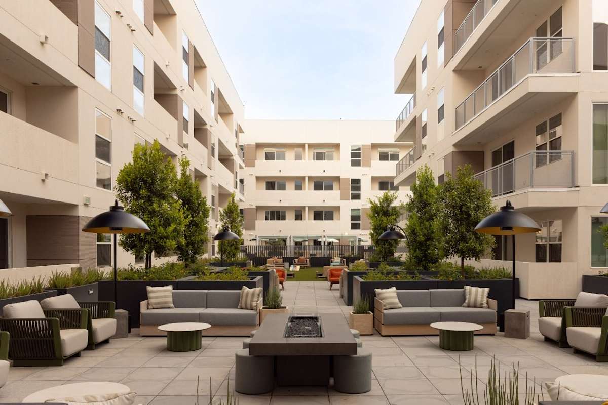 Courtyard and grounds at Ragsdale.