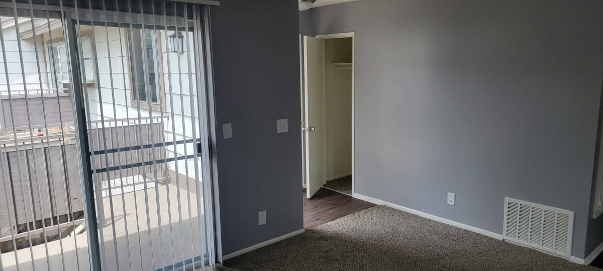 Photos and Video of Grand Oaks Apartments in Lake Elsinore, CA