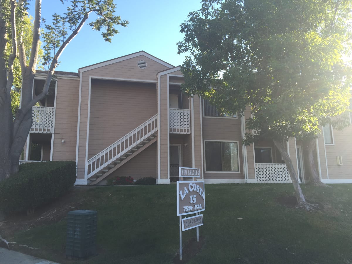 Photos and Video of La Costa 15 Apartments in Carlsbad, CA