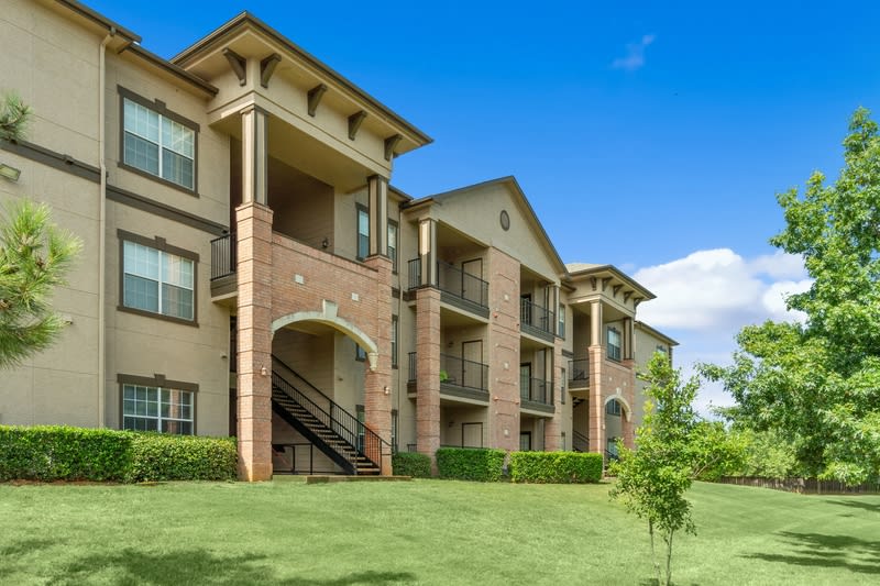 Photos and Video of Falcon Lakes in Arlington, TX