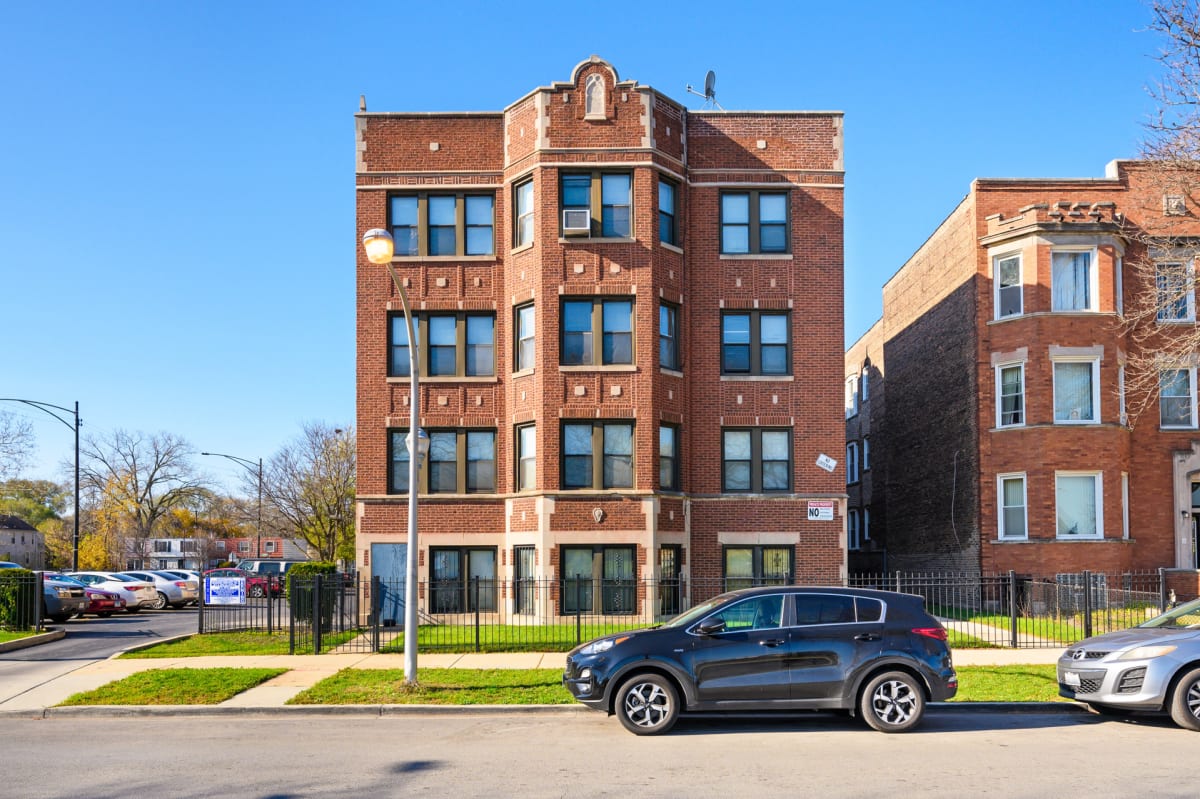 Property Details for Englewood Gardens Apts from Five T Management, Inc.