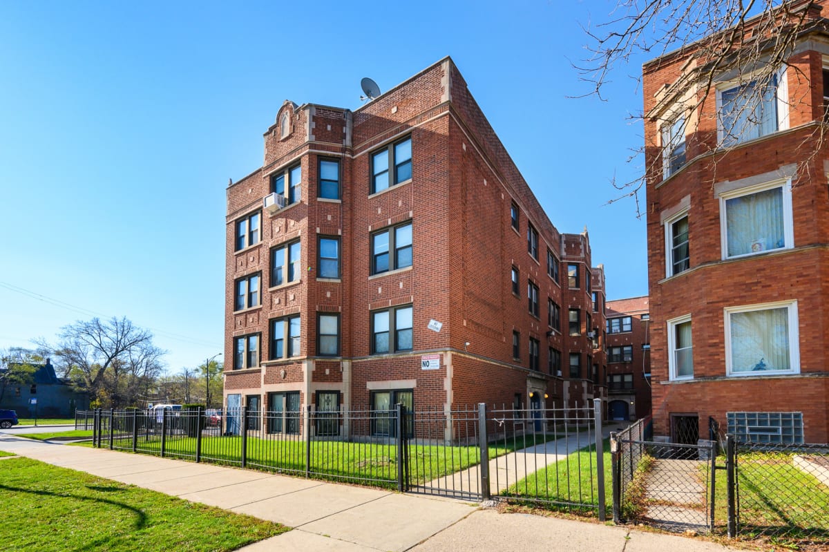 Property Details for Englewood Gardens Apts from Five T Management, Inc.