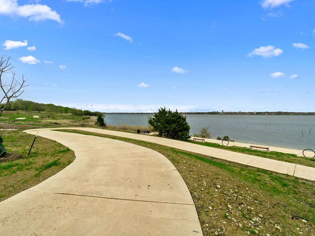 Rowlett TX Apartments Reveal on the Lake Apartments Photos