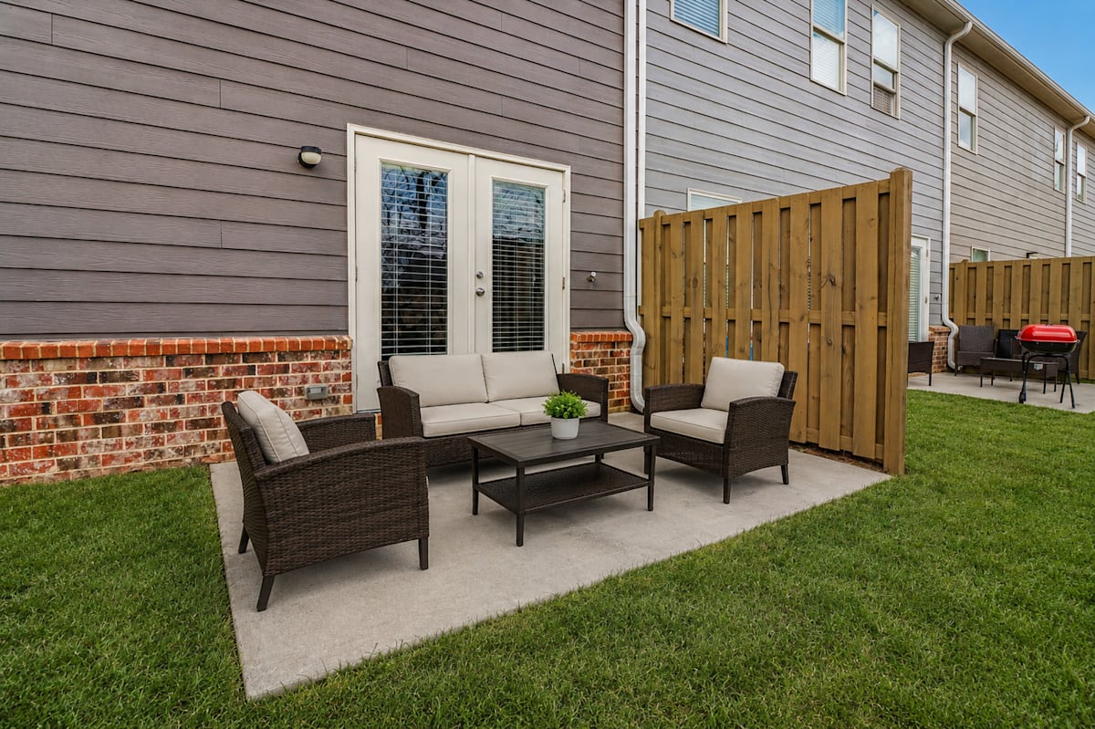 Surrey Green private patio seating area - Buford, GA
