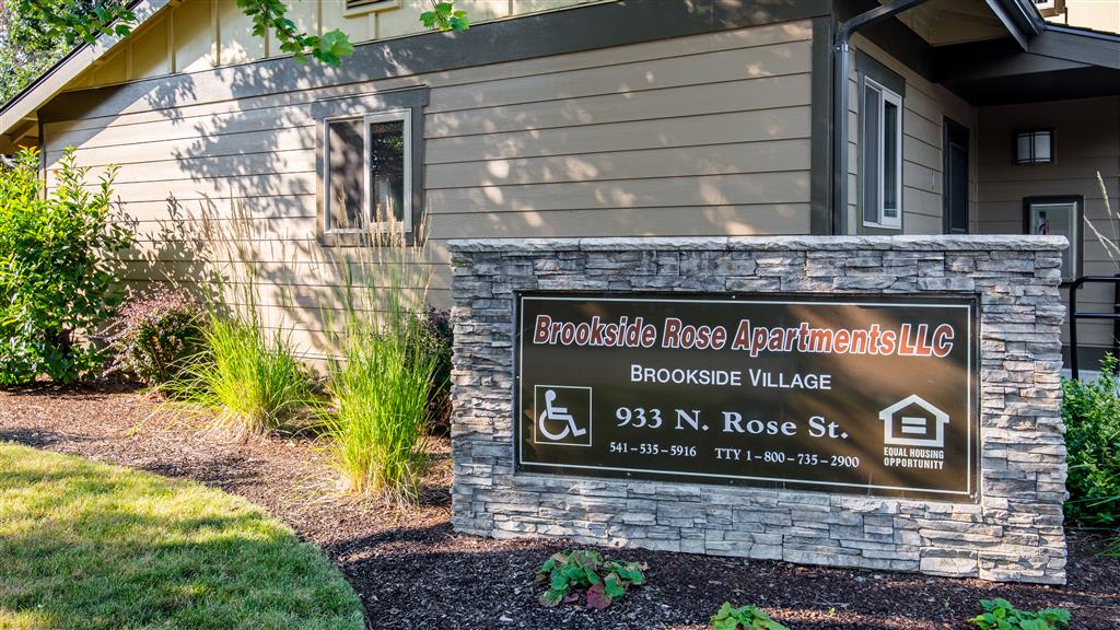 Photos and Video of Brookside Rose Brookside Village in Phoenix, OR