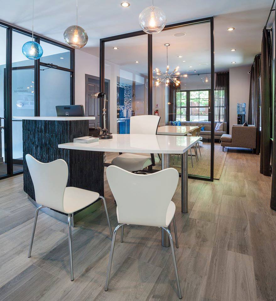 The Pointe at Lenox Park dining area with glass table - Brookhaven, GA
