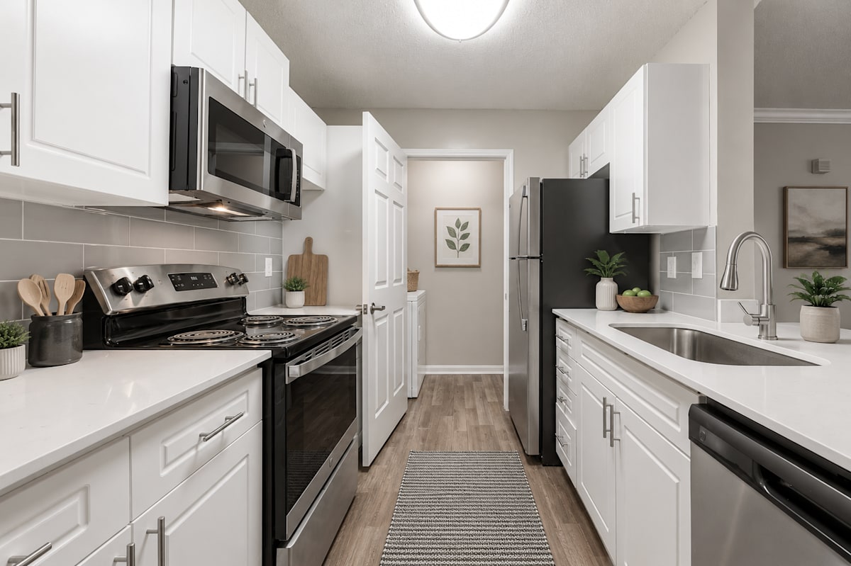 Alexander Crossing Apartments & Townhomes kitchen - Loganville, GA