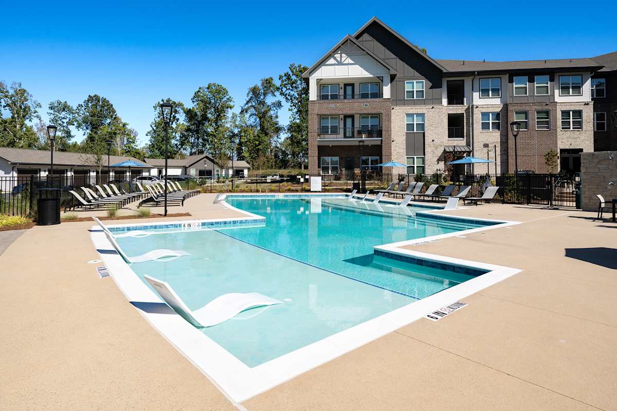 Aura Creekside Apartments swimming pool in front of building - Cumming, GA