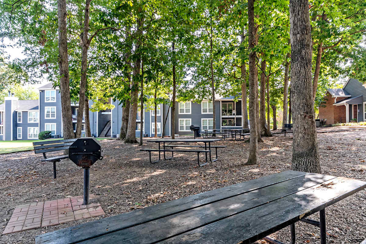 Amberton Apartments grilling and picnic area - Manassas, VA
