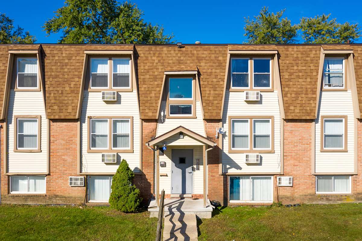Arbor One Apartments exterior row of townhomes - Ypsilanti, MI