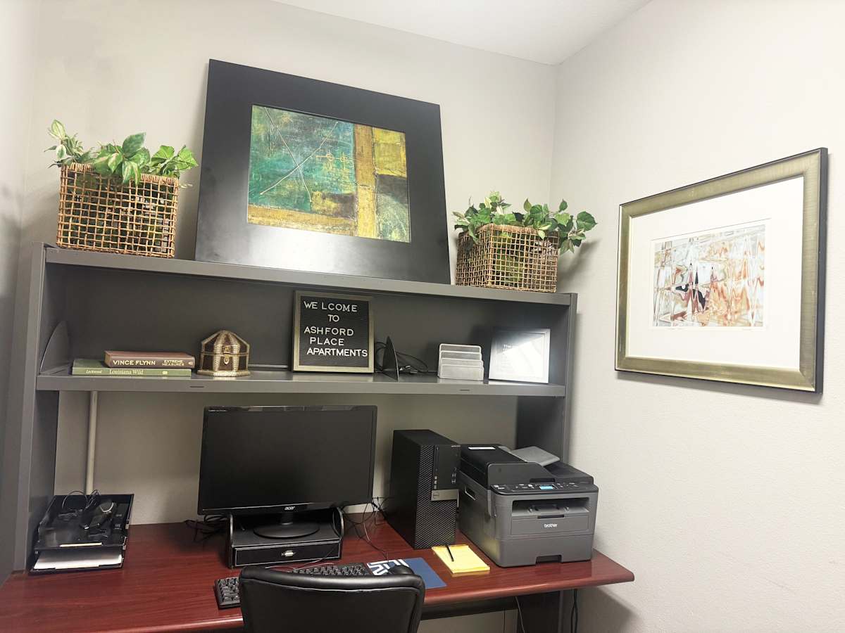 Ashford Place business center work area - West Monroe, LA
