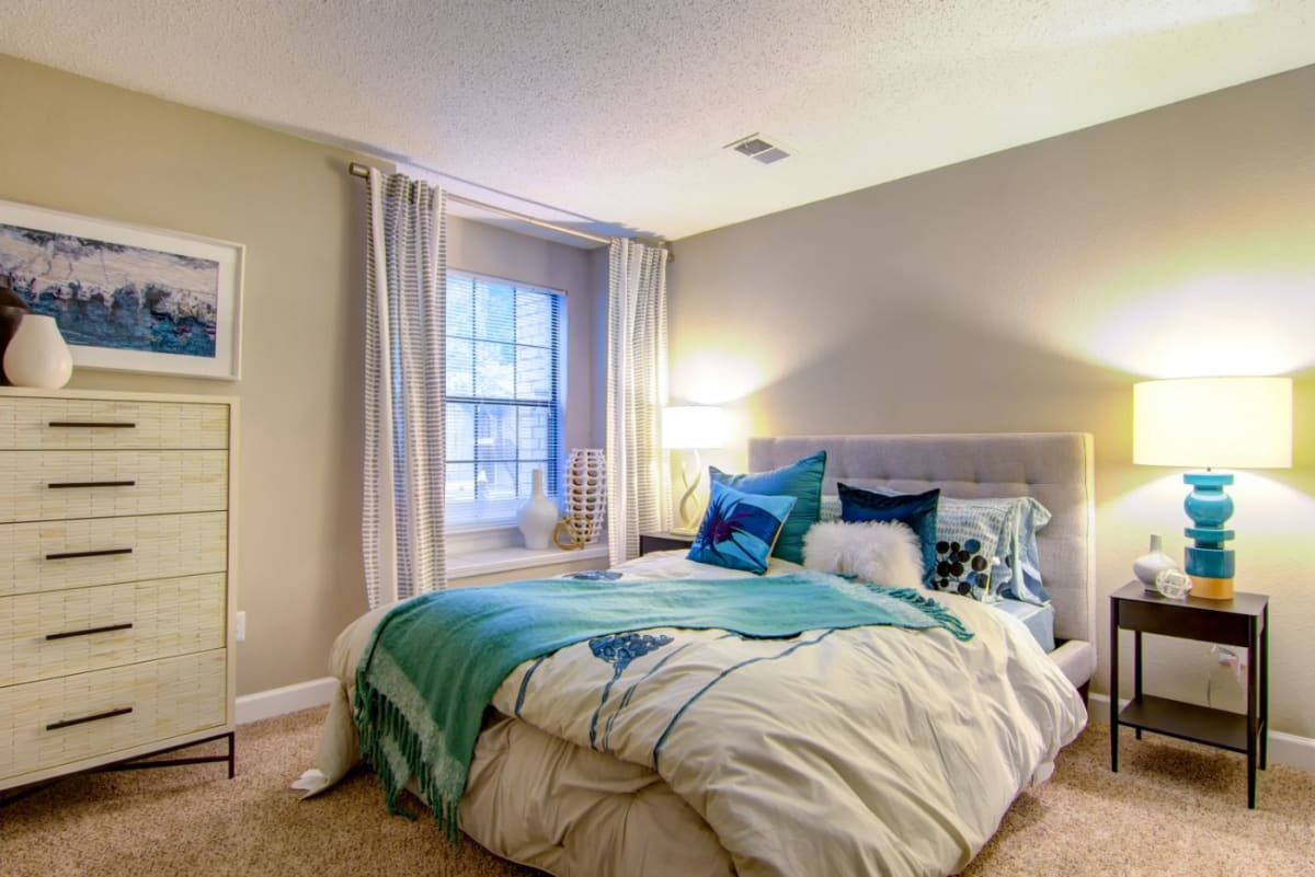 Barrington Hills Apartments bedroom - Peachtree Corners, GA