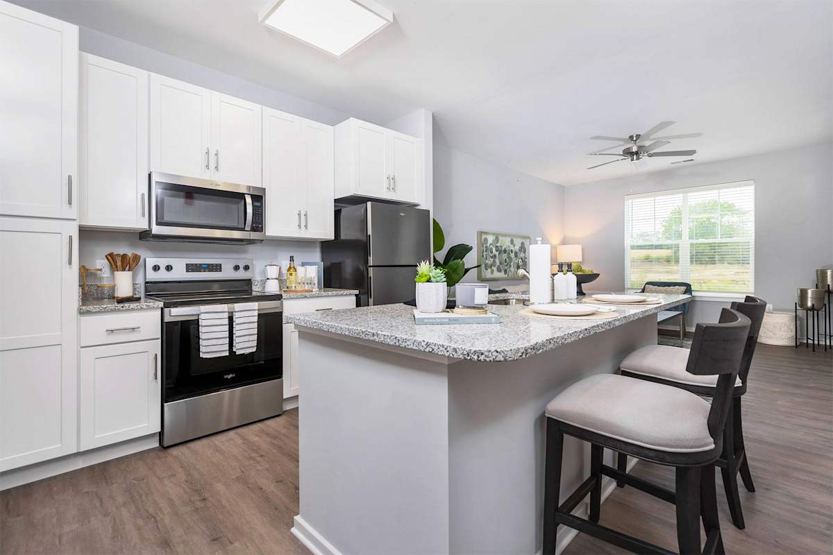 The Retreat Apartments kitchen with granite island - Wyoming, MI