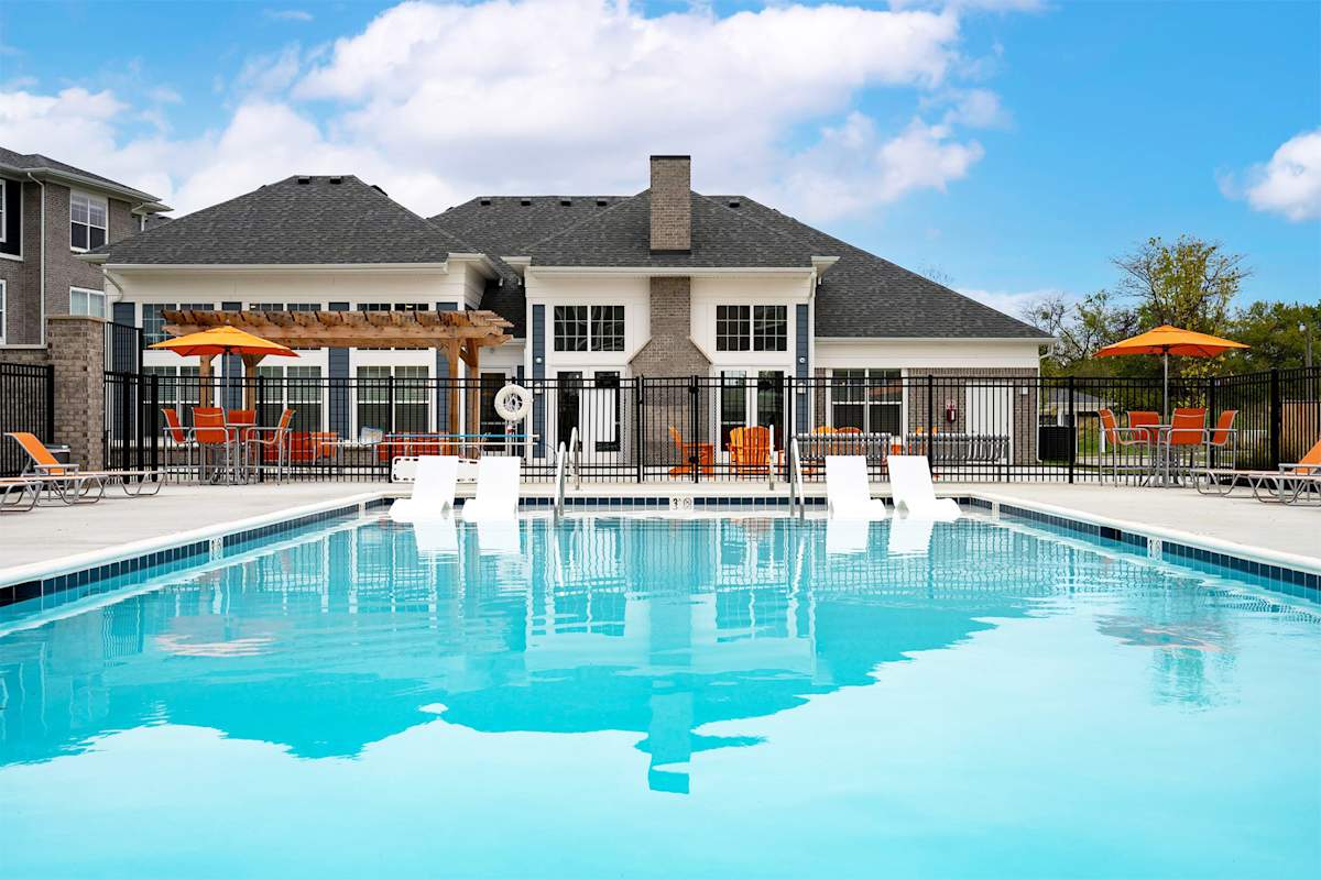 The Retreat Apartments outdoor heated pool - Wyoming, MI