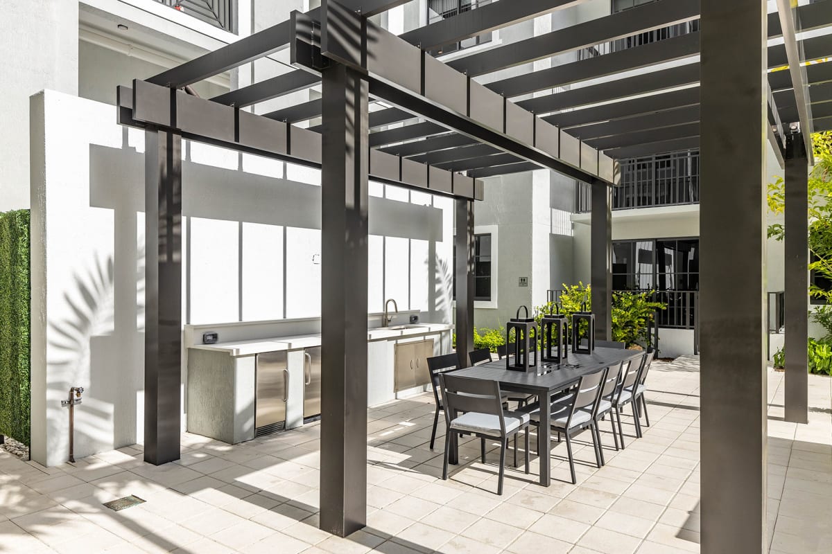 Leena Plantation outdoor patio seating under pergola - Plantation, FL