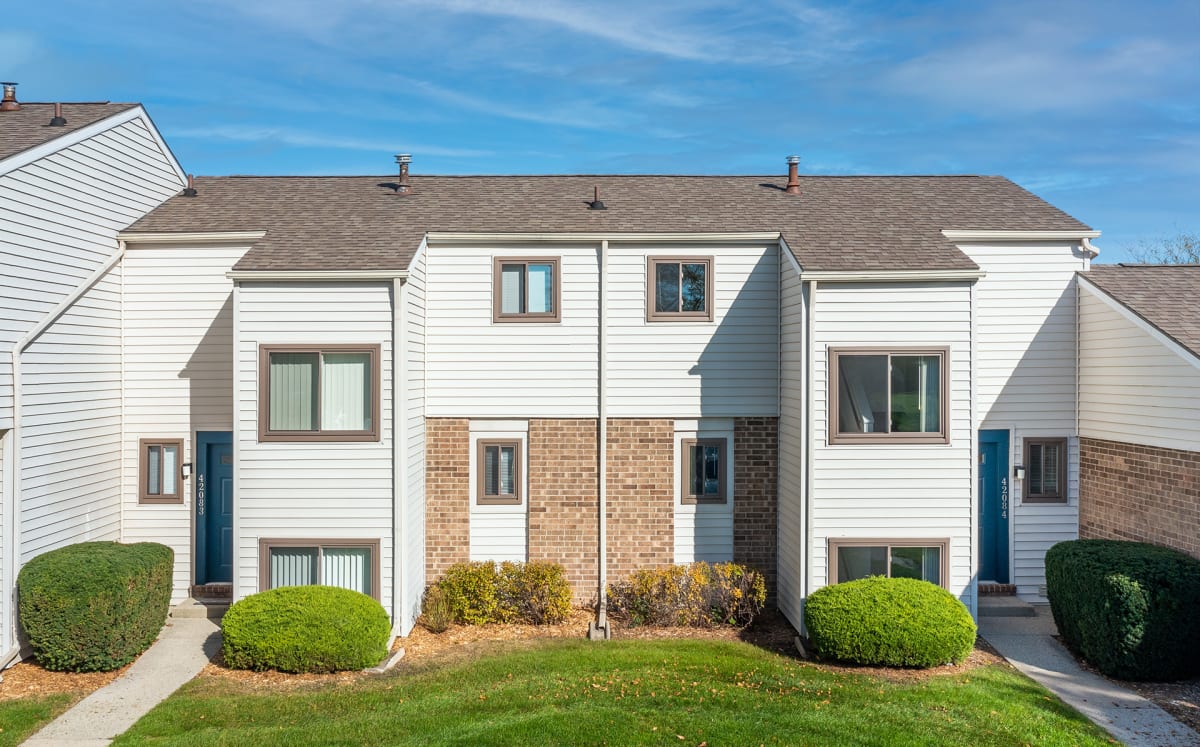 Waters Landing Apartments clubhouse exterior - Saginaw, MI
