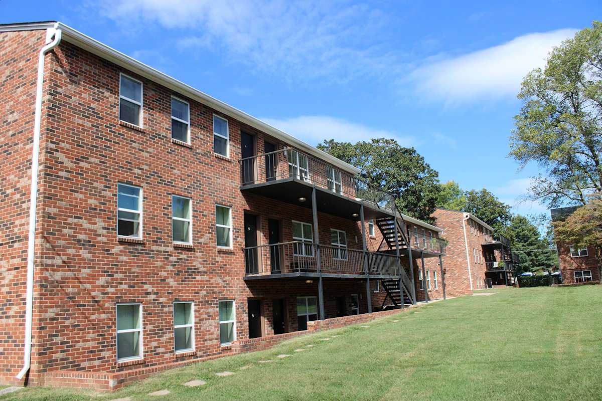 Windsor Court Apartments brick building exterior - Knoxville, TN